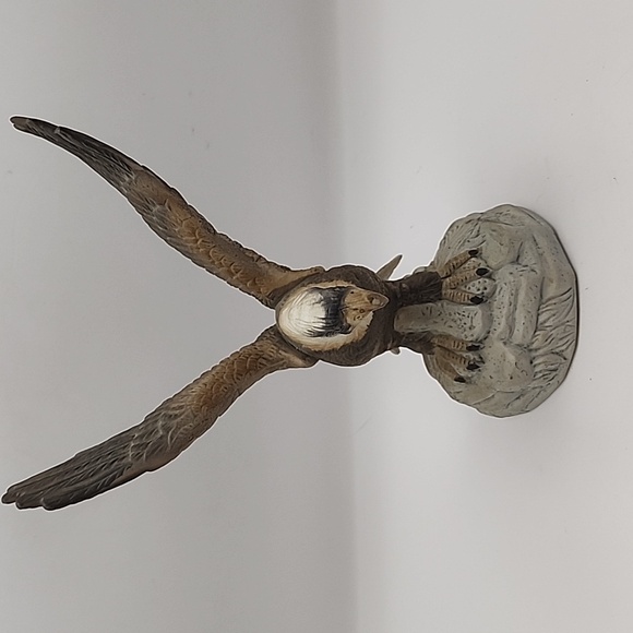 Vintage 1983 Royal Crown Arnart Eagle Figurine Signed by J. Byron - Picture 2 of 10